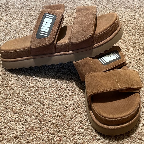 Ugg Suede Platform Sandals size 9.5 worn a couple times awesome condition memory - Picture 2 of 4